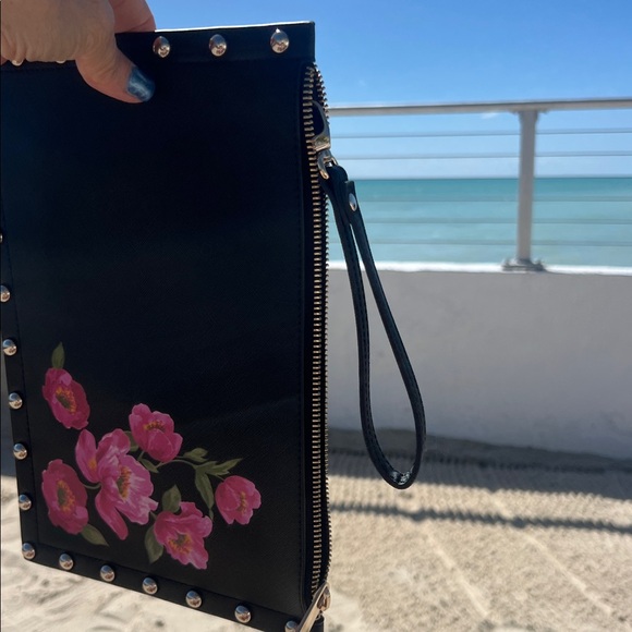 White House, Black market wristlet - Picture 2 of 7